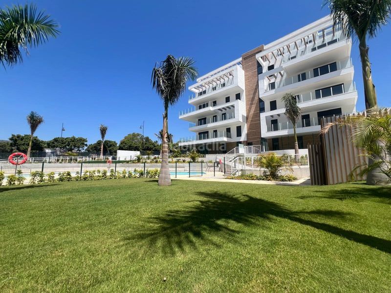 Foto 2a011512-4861-44ae-904f-cbd9c83e0be1. Pis amb aparcament piscina a Playamar - Benyamina Torremolinos