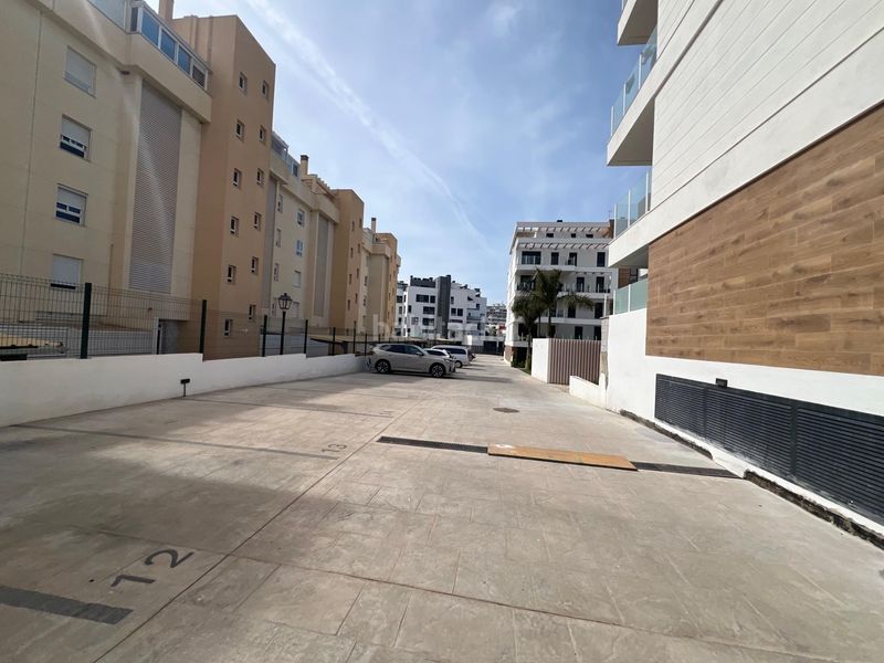 Foto b6da9953-9d1b-4a85-a571-10b099850c3a. Pis amb aparcament piscina a Playamar - Benyamina Torremolinos