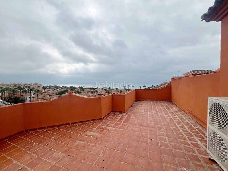 Foto 88e2f31f-1a46-4f96-b98d-171250b863d6. Àtic amb aparcament piscina a Los Álamos Torremolinos