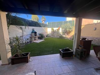Piso en Miraflores del Palo. Espectacular vivienda con jardín de 100 m2 y vistas al mar en mi