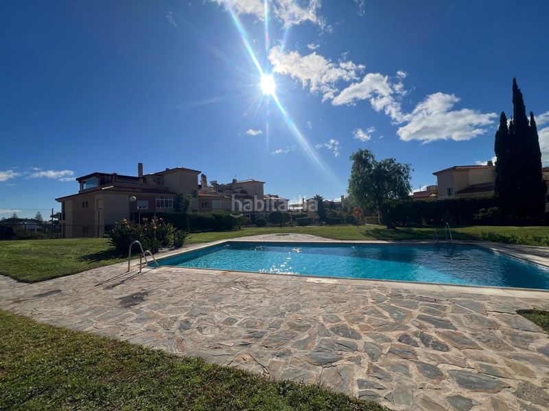 Foto f6d61785-e7dd-4b88-88d3-7840f6c0275d. Pis amb aparcament piscina a Miraflores del Palo Málaga