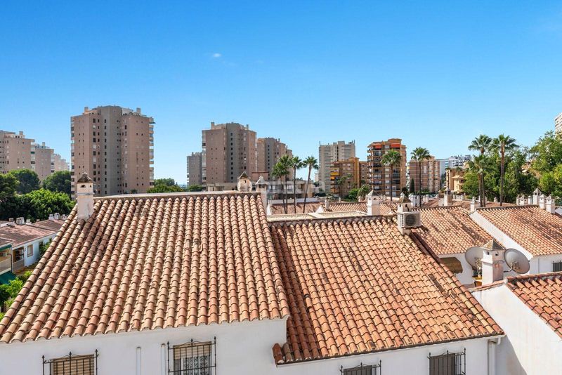 Foto 551d732d-12d8-4e4b-8a53-da11d52ece8e. Casa adossada amb piscina a Playamar - Benyamina Torremolinos