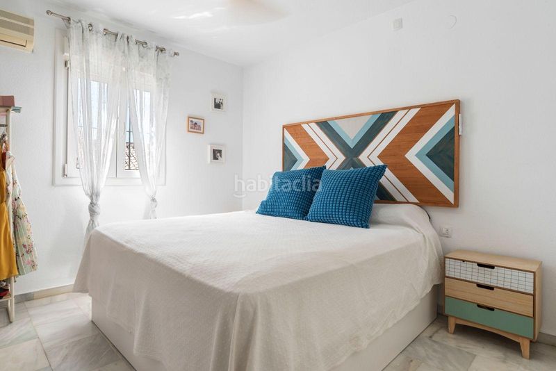 Foto ac393537-fc1e-4090-9fc2-437ed7266355. Casa adossada amb piscina a Playamar - Benyamina Torremolinos