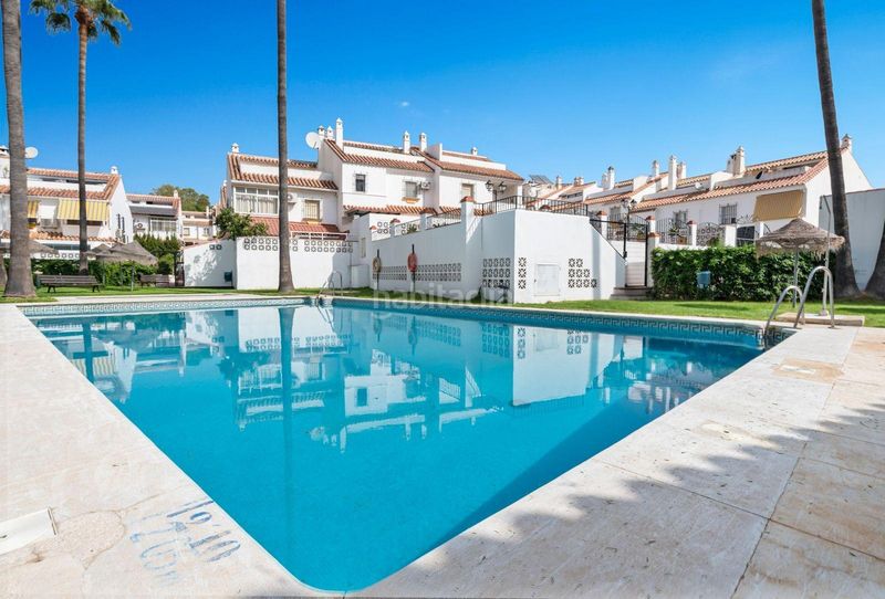 Foto d2b545c5-ce67-4d08-baed-6a43449cf93b. Casa adossada amb piscina a Playamar - Benyamina Torremolinos