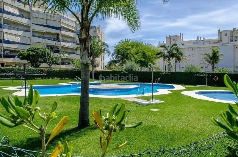 Foto c3665477-fce5-4307-8db0-772380fc32f2. Pis amb calefacció aparcament piscina a Playamar - Benyamina Torremolinos