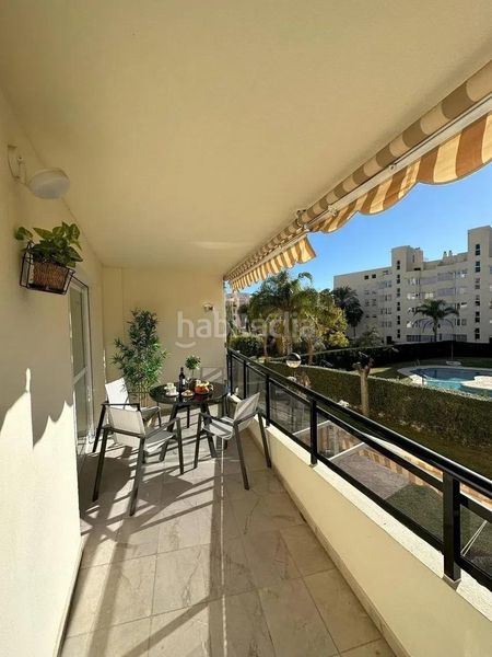 Foto d8df63f9-a5bf-4bfc-9a6c-fd42d467527f. Pis amb calefacció aparcament piscina a Playamar - Benyamina Torremolinos