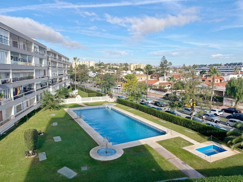 Foto 4ba842d5-f182-41ab-ba0e-be18529f138c. Piso en Los Álamos Torremolinos