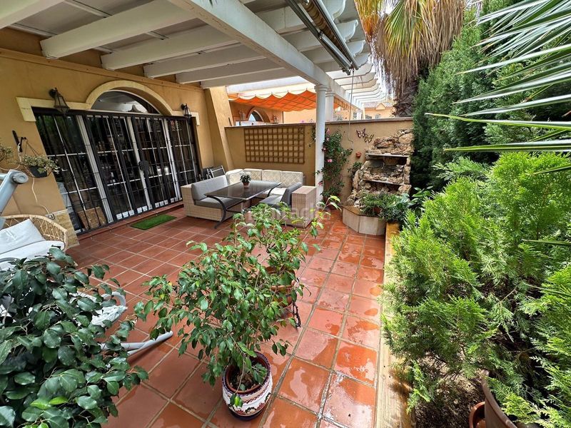Foto 36ea0c85-f729-48ee-b8e2-7ff8d2cebe25. Casa aparellada amb aparcament piscina a Riviera del Sol Mijas