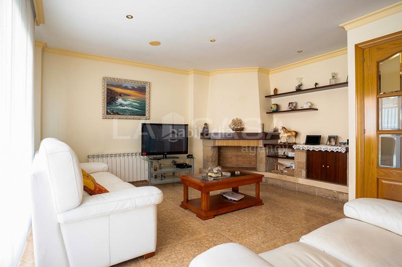 Foto a9506ca3-d0f4-43d4-8f60-cd72d8481217. Semi detached house with parking in Font Verda Granollers