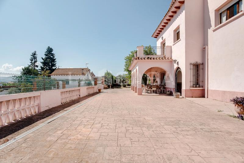 Foto 1c11ed2b-24b3-4da0-8a01-e7b9a22fa8f7. Casa con riscaldamento parcheggio in Canovelles