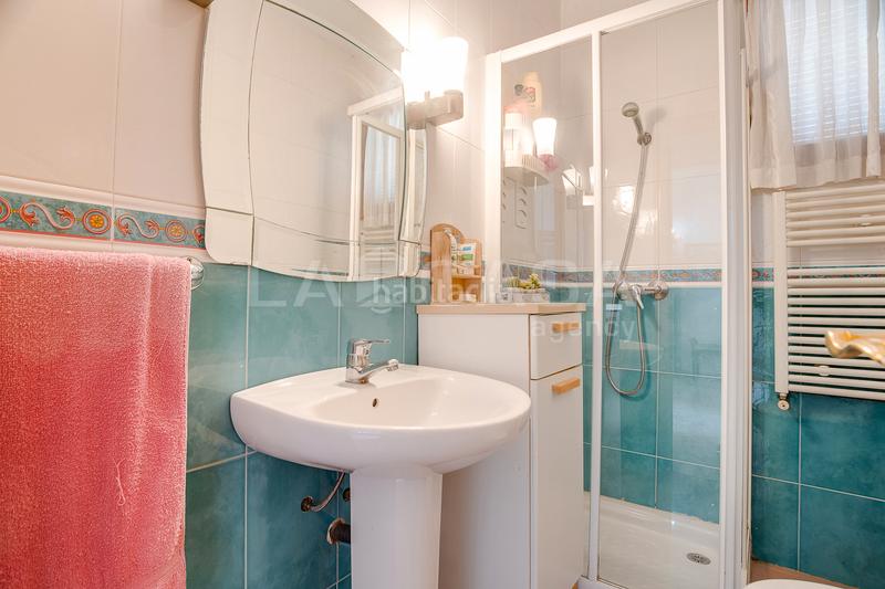 Foto cd51d452-e400-4a07-8e93-4a94bbd6e39d. Casa con riscaldamento parcheggio in Canovelles