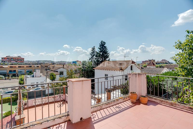 Foto ce1149bc-1e92-4ec2-bc35-b0d6561a5303. Casa con riscaldamento parcheggio in Canovelles