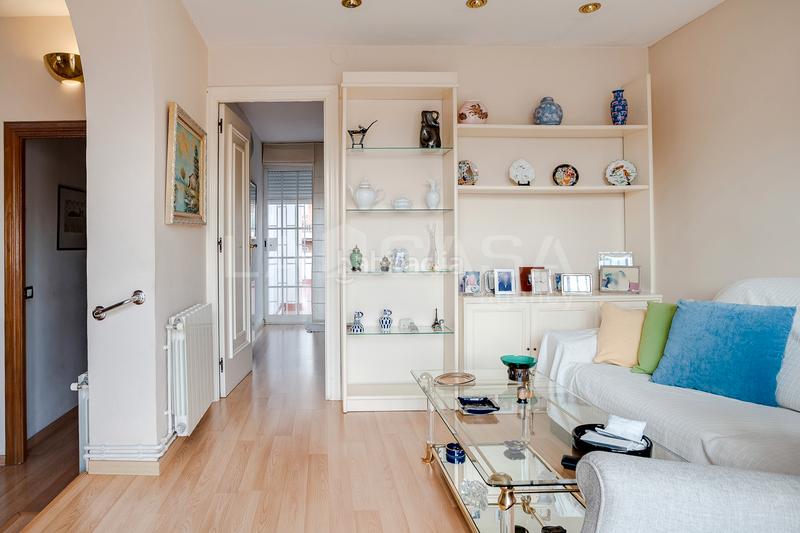 Foto cf504e6b-0728-4f76-85fd-3bc6b5f4c0f9. Dachwohnung mit heizung in El Clot Barcelona