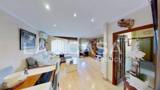 Etagenwohnung in La Verneda - La Pau