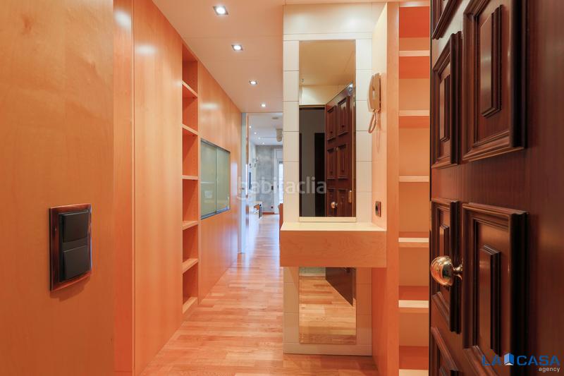 Foto 9e8d6576-9b1f-411f-99e9-1f3760ea1634. Etagenwohnung mit parking in La Bordeta Barcelona