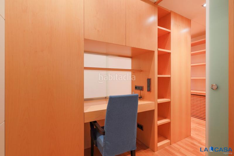 Foto e02ecbe5-e08f-43c1-b12c-12a30d64c2e2. Flat with parking in La Bordeta Barcelona