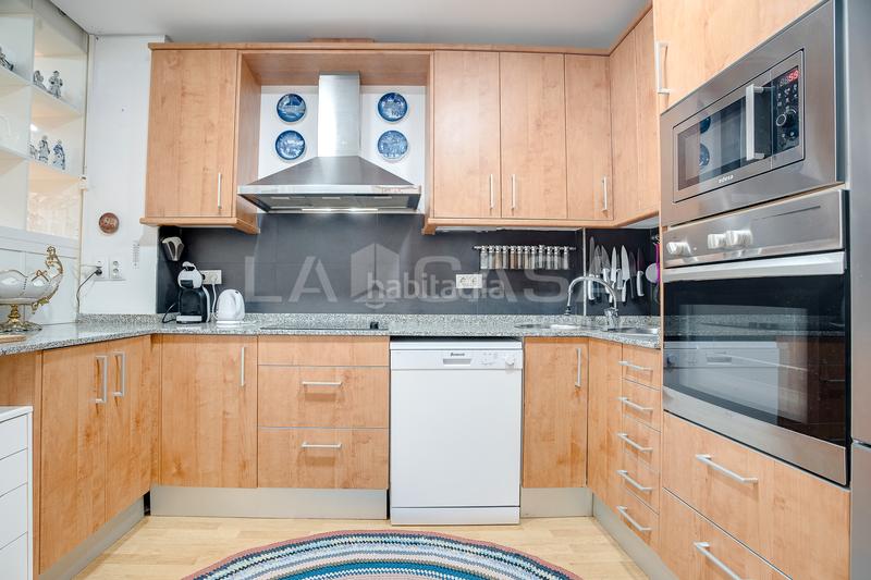 Foto de44d064-1852-4e81-b4ba-82e80cefb7bd. Planta baixa amb aparcament a La Salut Badalona