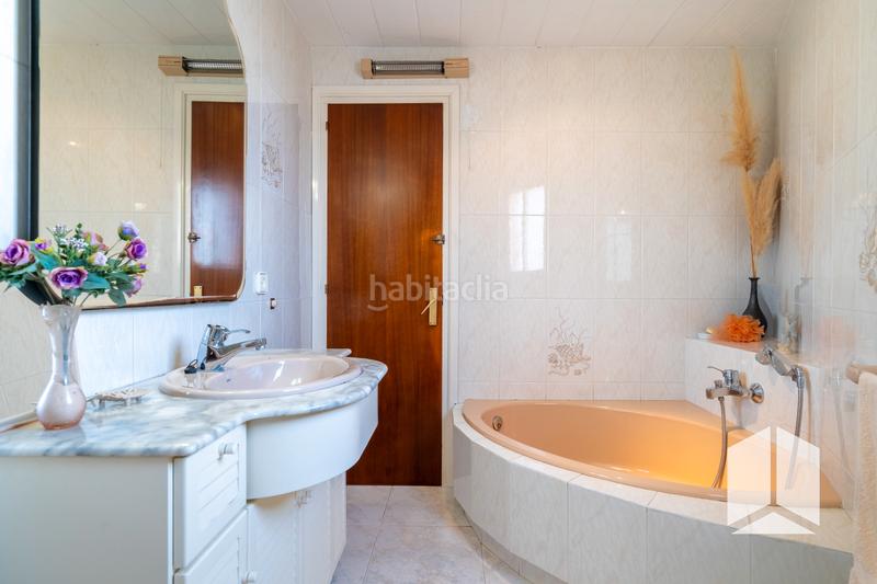 Foto caf02f19-6ffe-4983-953e-b89cdaf1467e. Chalet mit heizung parking pool in Les Botigues Castelldefels