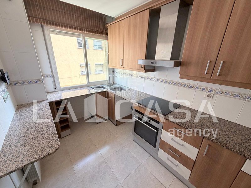 Foto 0faa3216-5868-4938-97af-714451d23338. Àtic amb calefacció aparcament a Can Rull Sabadell