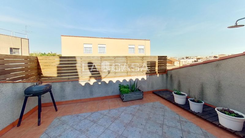 Foto 52ca1d95-14e5-4c05-8df7-efb42acafbc2. Àtic amb calefacció aparcament a Can Rull Sabadell