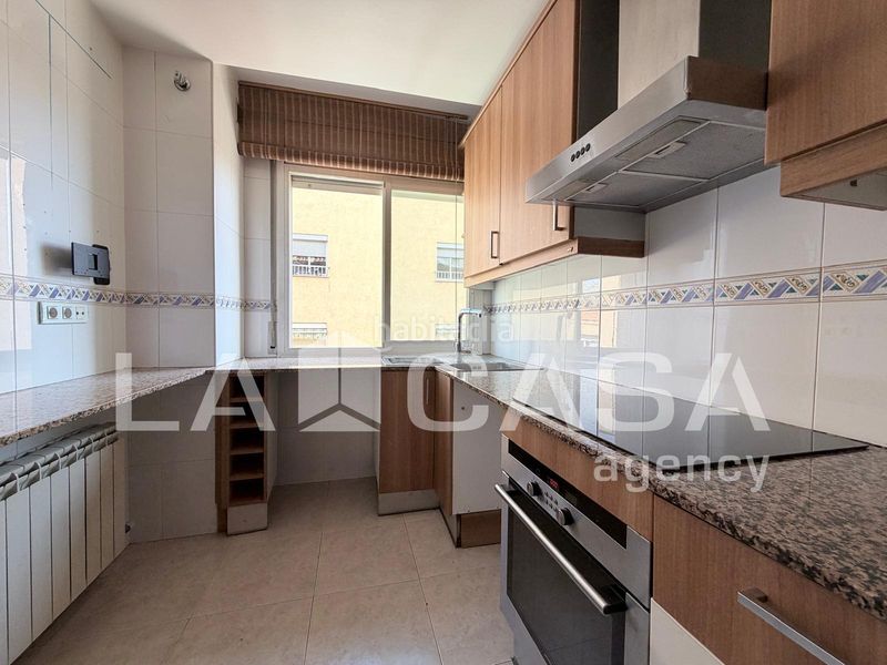 Foto 726b0a7b-db20-44ff-8e3f-2568a50cb2a7. Àtic amb calefacció aparcament a Can Rull Sabadell