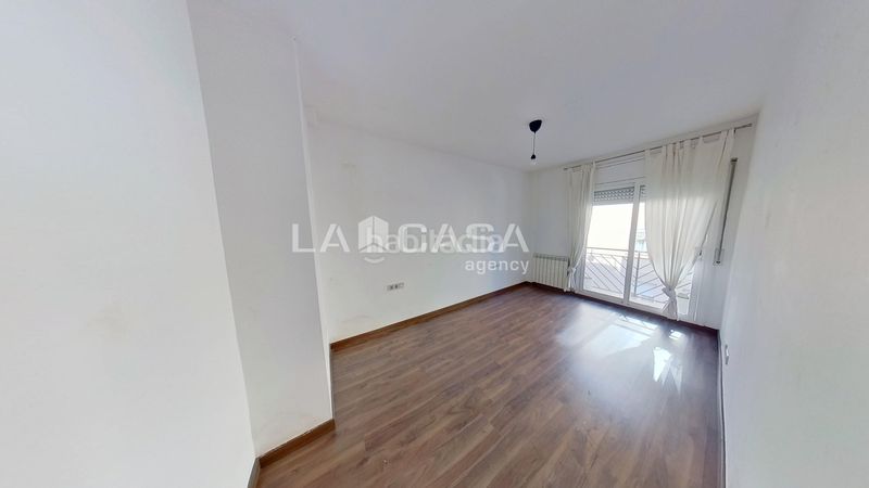 Foto b9739366-48b6-45fe-90c6-e3c0e7e5f4e9. Àtic amb calefacció aparcament a Can Rull Sabadell