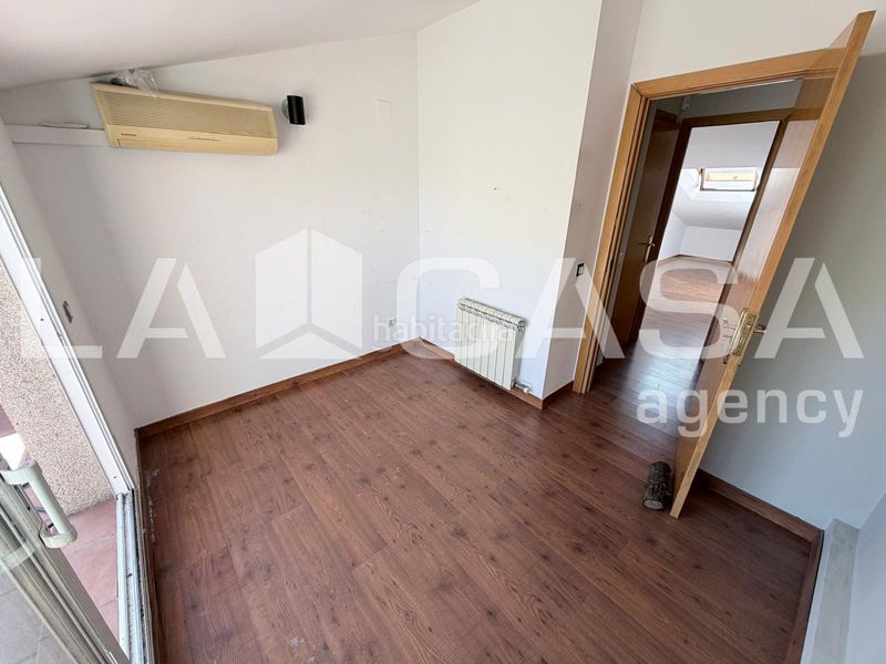 Foto da227a1e-a679-4373-90e9-90e7404b7197. Àtic amb calefacció aparcament a Can Rull Sabadell