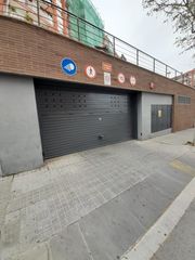 Parking coche en Llefià