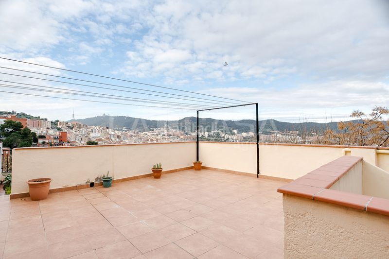 Foto 10eb71dd-cad4-4275-9f14-e1058c56f329. Casa amb calefacció a La Font d´en Fargues Barcelona