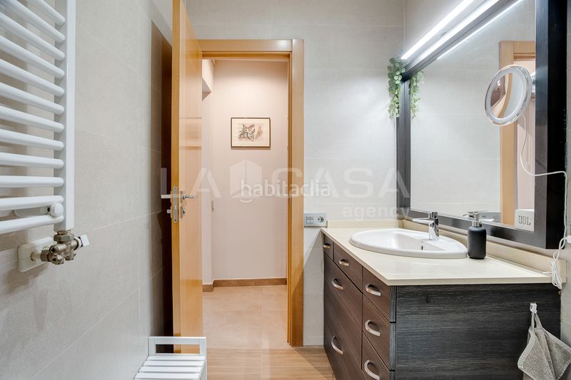 Foto ab4c02d5-b2b1-47af-b10a-9e8cf30fe761. Casa amb calefacció a La Font d´en Fargues Barcelona