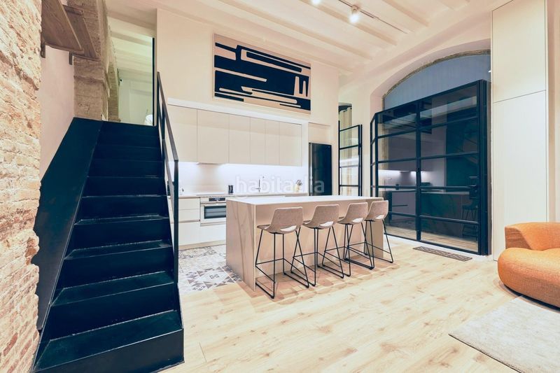 Foto aa6fedf5-93e1-4e1e-b5ff-9674cf40a673. Dúplex a Gòtic Barcelona