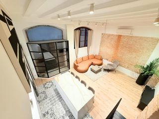 Zweistöckige Wohnung in Gòtic