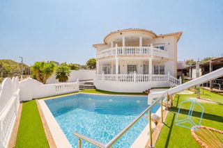 Chalet in Canyelles