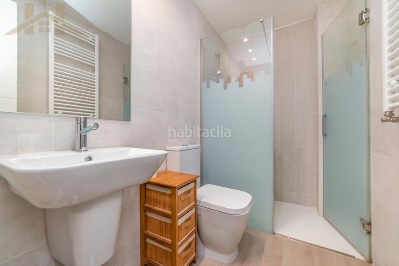 Foto 9a568648-c35e-412d-ab2a-ee47689594f4. Casa a schiera con camino riscaldamento parcheggio piscina in Tres Cantos