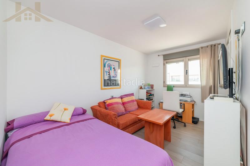 Foto a8bbf086-97ef-4114-b052-a699cbfab31e. Casa a schiera con camino riscaldamento parcheggio piscina in Tres Cantos