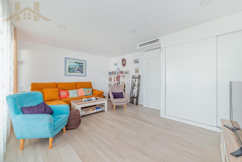 Foto d7708870-0b5e-411a-84e0-ab60c9958147. Casa a schiera con camino riscaldamento parcheggio piscina in Tres Cantos