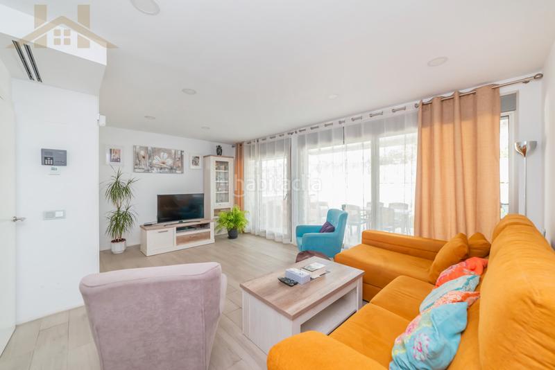 Foto f7e7a3e6-d1bd-4ada-b2f8-143620ac051a. Casa a schiera con camino riscaldamento parcheggio piscina in Tres Cantos