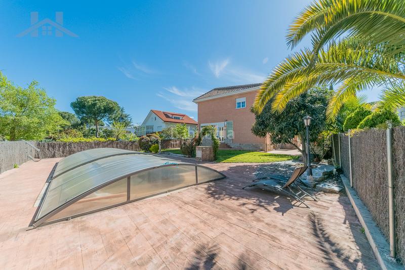 Foto 4932b3b4-5ae4-4b8b-8543-48019091856b. Chalet avec cheminée chauffage parking piscine dans Tres Cantos