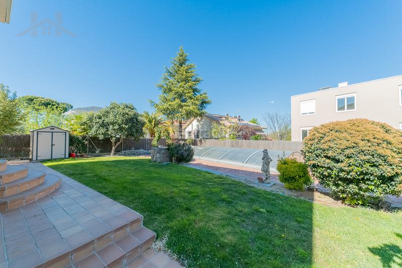 Foto dcd58ae3-0acf-4ea5-840a-8cad1c963b49. Chalet avec cheminée chauffage parking piscine dans Tres Cantos