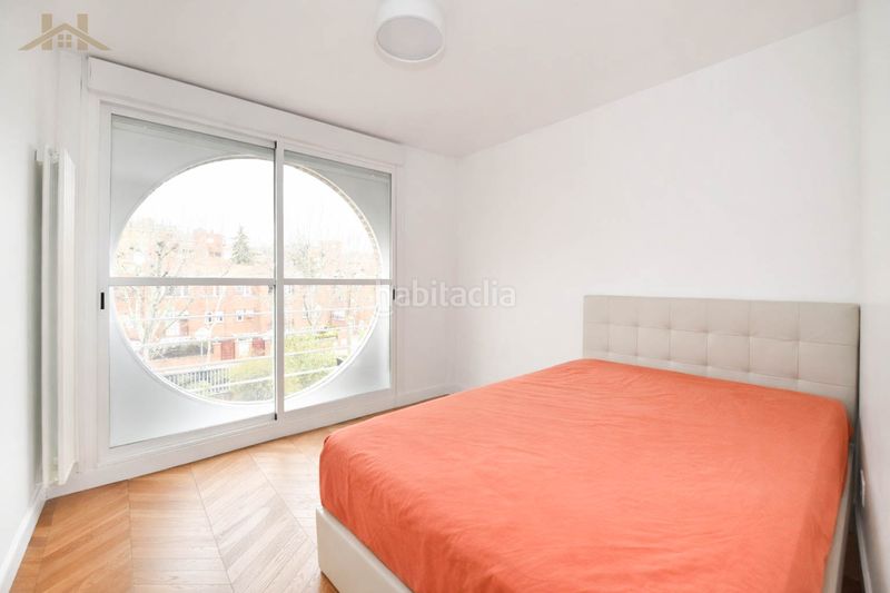 Foto 3a96e1a8-338a-4b9b-9548-6af9874d46c3. Casa adossada amb xemeneia calefacció aparcament piscina a Tres Cantos