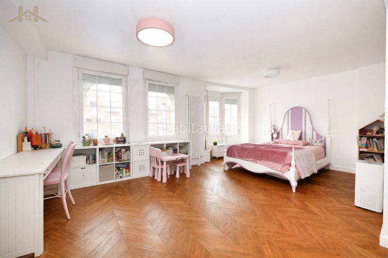 Foto c3dadb39-9a88-4e87-be58-ac8b82d39568. Casa adossada amb xemeneia calefacció aparcament piscina a Tres Cantos