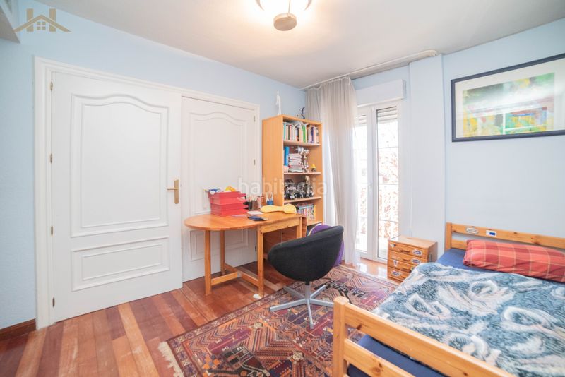Foto a89cbfef-c101-4f8a-b1ab-7719c8baf414. Casa aparellada amb xemeneia calefacció aparcament piscina a Tres Cantos