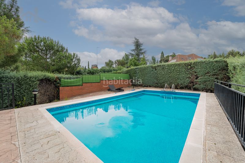 Foto 8dba7f0e-f0e7-4107-b2f0-467a3553c118. Xalet amb xemeneia calefacció aparcament piscina a Tres Cantos