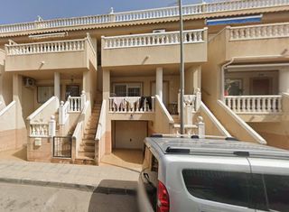 Casa aparellada  C/ reina victoria. Solvia inmobiliaria  chalet adosado formentera del segura