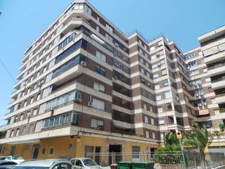 Piso  Plaza de santa maría de la cabeza. Solvia inmobiliaria  piso villena