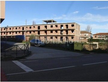 Foto f680fdf6-6445-42ec-893e-e1dac132c8a0. Edifici a Alesanco