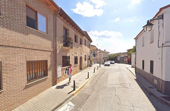 Foto 15dc0e98-e3e8-4d4a-b4e0-0709efb32a43. Pis a Navas del Rey