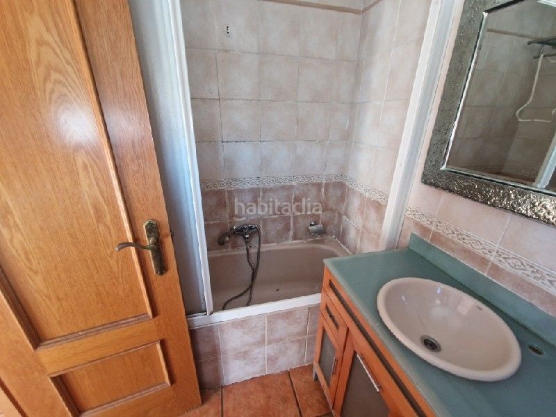 Foto 566cb845-a2ac-48d1-8061-ae45fea3ce0b. Casa aparellada a Daimús