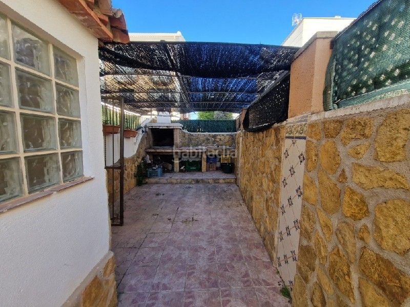 Foto a3eed5ab-c0cf-42f5-b1f6-d2e3c7a65277. Casa aparellada a Daimús