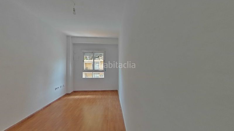 Foto b8729751-987c-4e94-a620-c29461cf3a00. Pis a Torrefiel Valencia